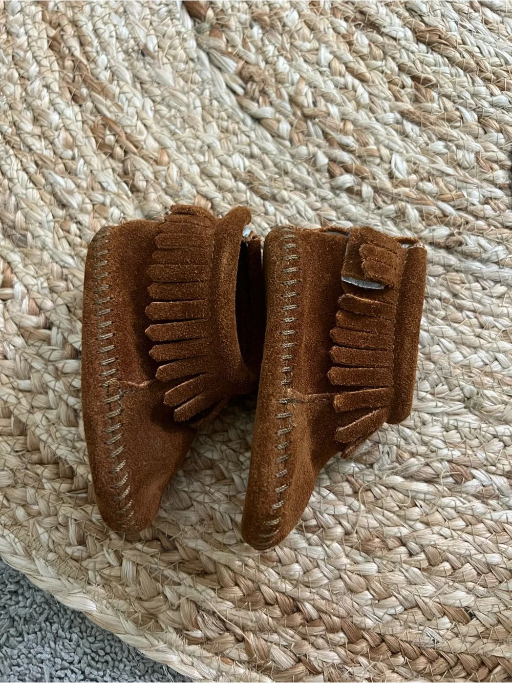 Minnetonka baby unisex genuine Brown Suede Fringe Moccasins no flaws size 2
